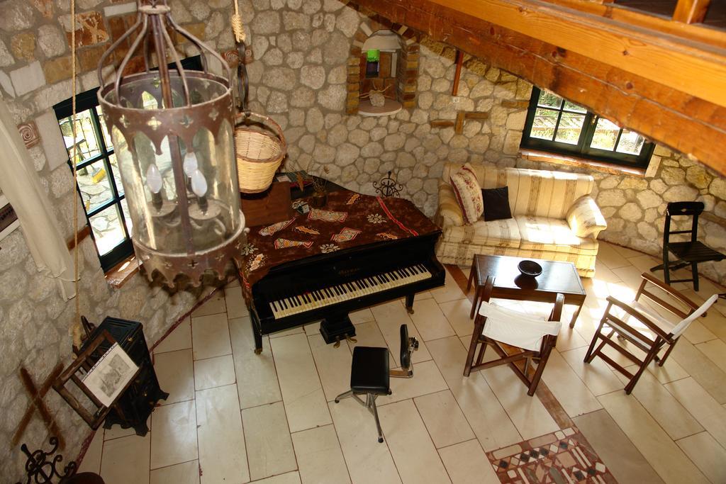 Musician'S Round House & Castello Villa Vátos Eksteriør bilde